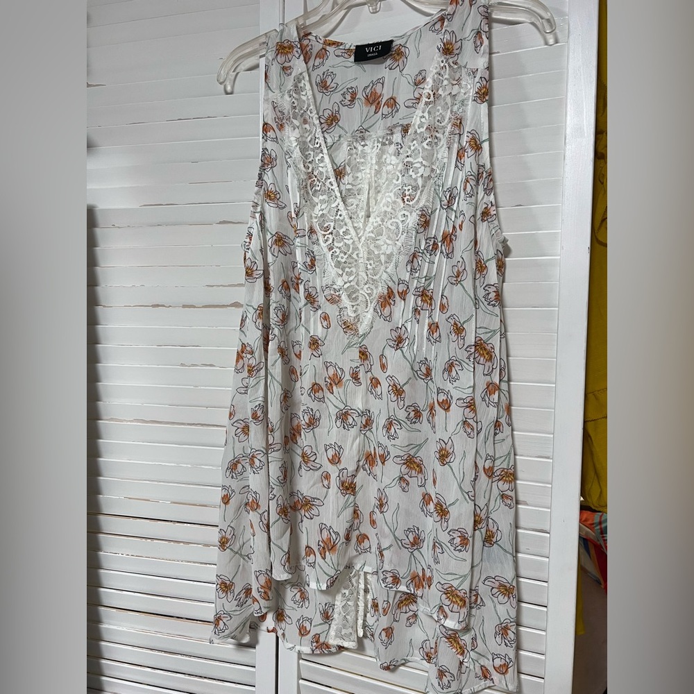 Vici White Floral Lace-Trim Sleeveless Camisole
covering or sport bra layering S